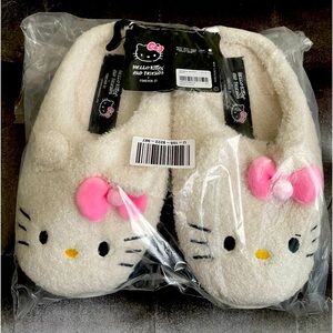 Hello Kitty Slippers size M (6-8) women’s.Brand New in sealed package